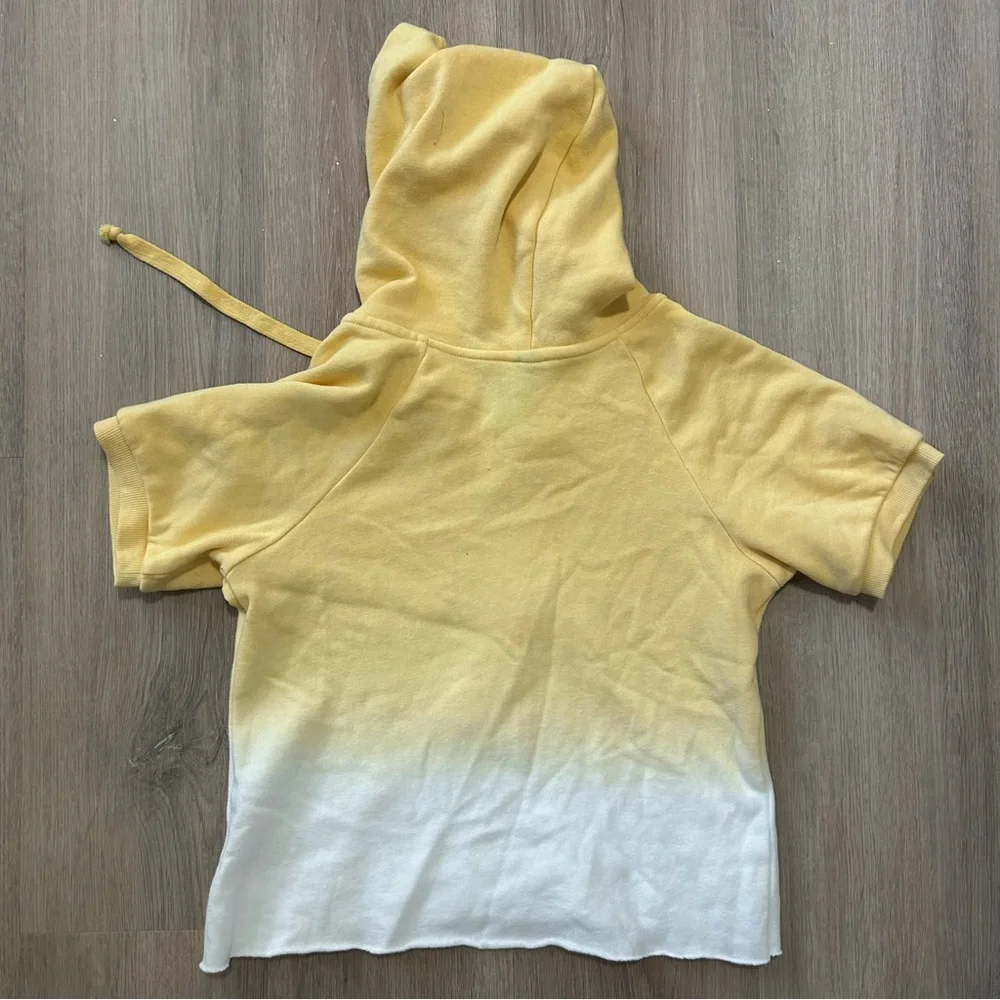 Francesca’s ALYA Cropped Hooded T-Shirt - Picture 2 of 2